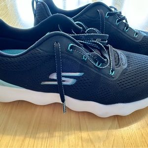 Sketchers women’s sz 9.5 GoWalk black shoes